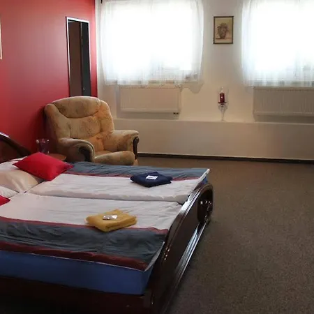 4 Dvory 3* Τσέσκε Μπουντεγιόβιτσε