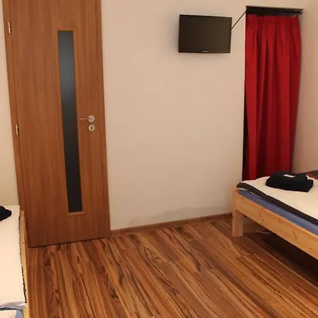 4 Dvory Πανσιόν 3*