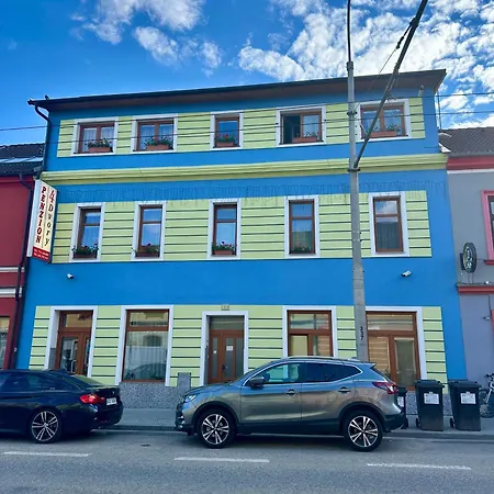 4 Dvory Πανσιόν 3*