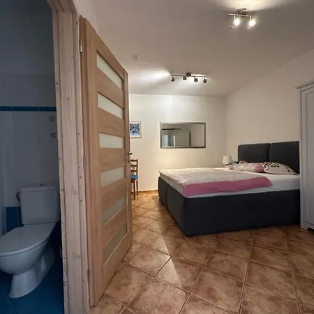 4 Dvory Πανσιόν 3*