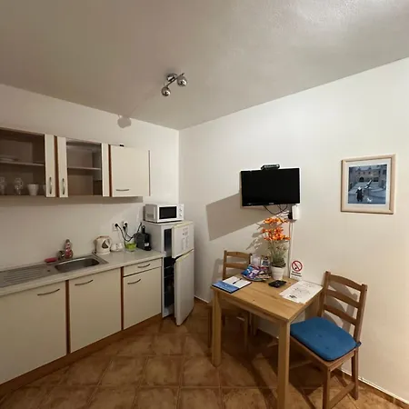 Πανσιόν 4 Dvory 3*