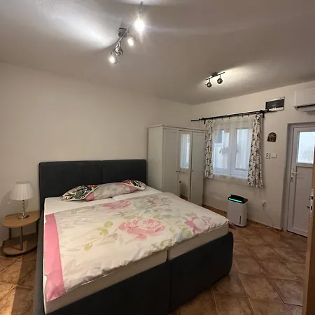 4 Dvory Τσέσκε Μπουντεγιόβιτσε