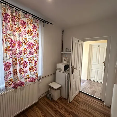 4 Dvory Τσέσκε Μπουντεγιόβιτσε