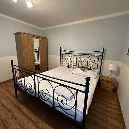 4 Dvory Πανσιόν 3*