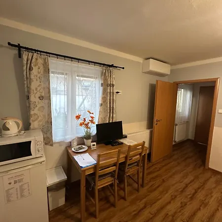 Πανσιόν 4 Dvory 3*