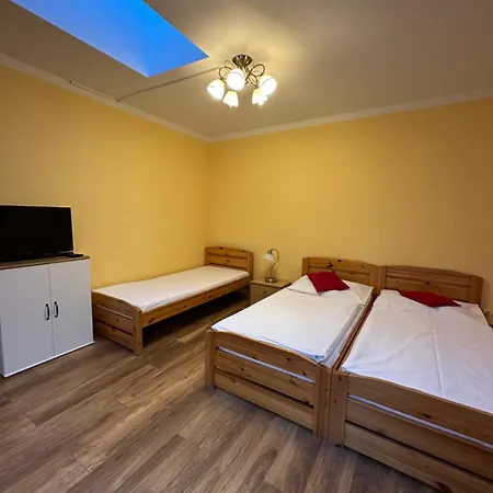 4 Dvory Πανσιόν